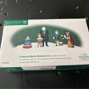 Department 56 A Peaceful Glow on Christmas Eve Set